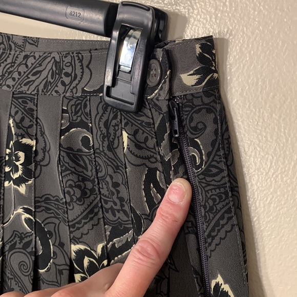 EXPRESS VINTAGE 90s Marque Déposée Gray Floral Paisley Pleated Tennis Mini Skirt - Picture 4 of 8